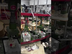 Na produção de calçados de uso casual e desportivos, são utilizados equipamentos de produção inteligentes para fazer calçados